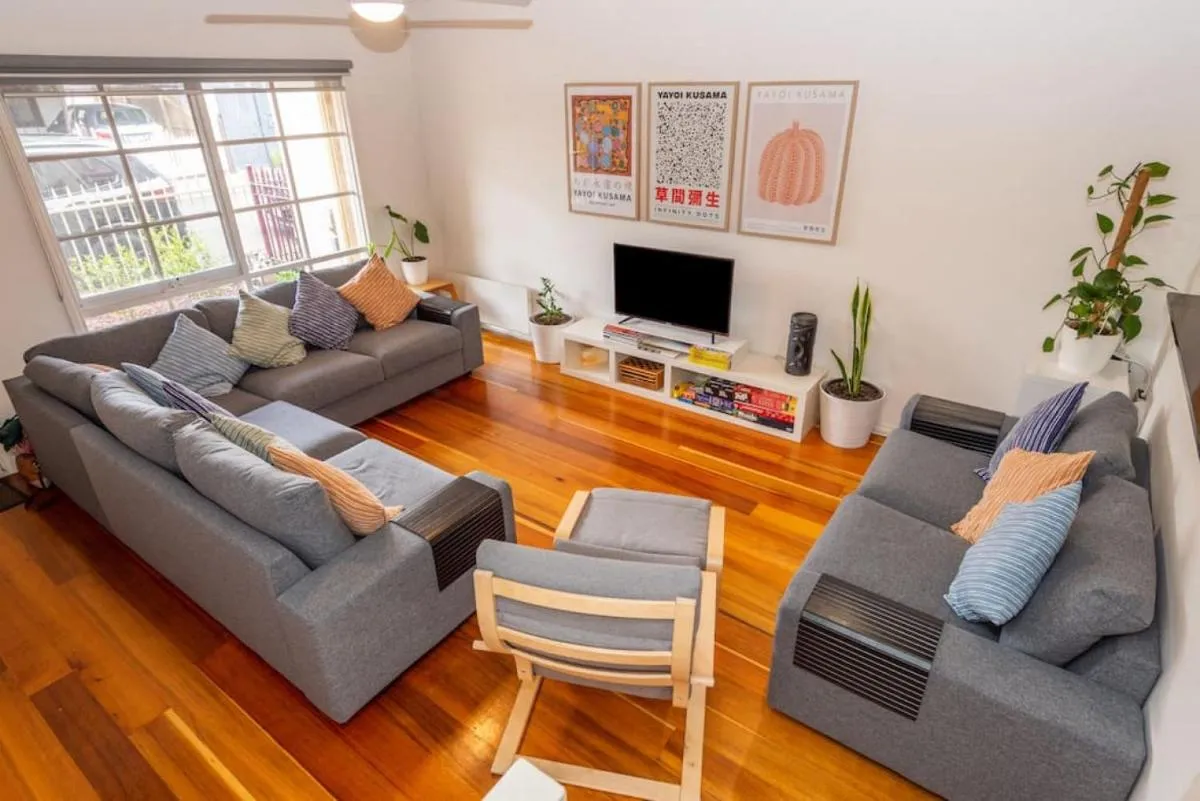 Image 2 of Brunswick 3bdrm townhouse, with parking by Custom Bnb Hosting