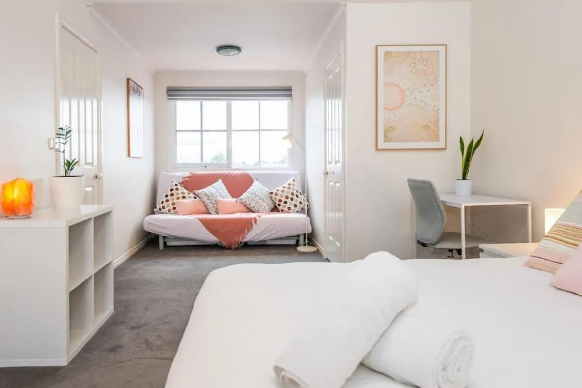 Image 5 of Brunswick 3bdrm townhouse, with parking by Custom Bnb Hosting