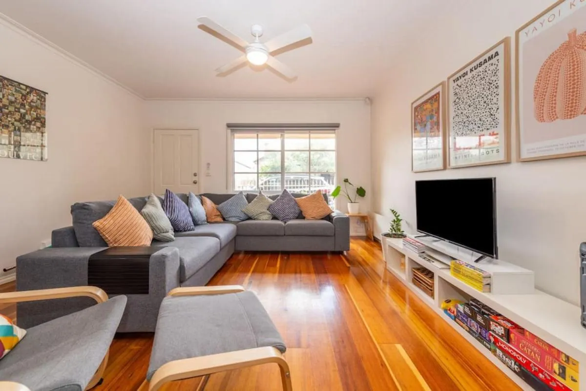 Image 3 of Brunswick 3bdrm townhouse, with parking by Custom Bnb Hosting