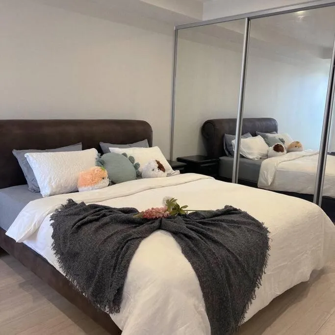 Image 1 of Carlton Stunning View Apartment with Free Parking -2