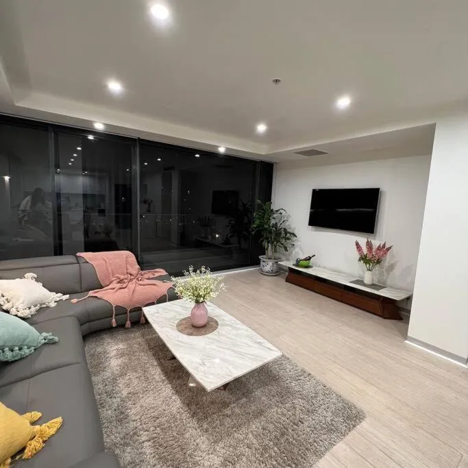 Image 4 of Carlton Stunning View Apartment with Free Parking -2