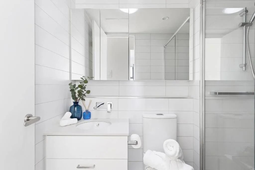 Image 2 of Caulfield Elegance: Chic Abode