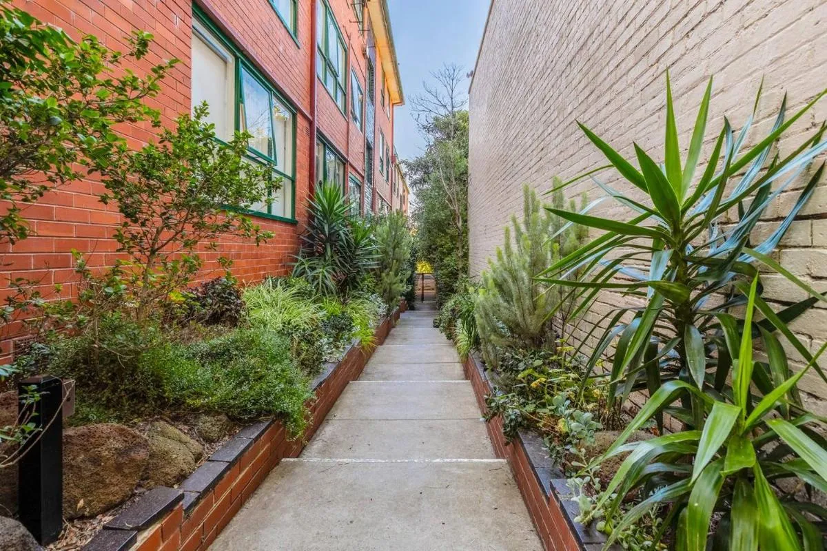 Image 5 of ‘Cedar Loft’ Contemporary Comfort in Leafy St Kilda