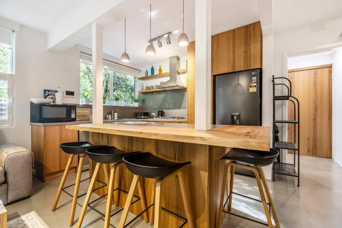 Image 3 of ‘Cedar Loft’ Contemporary Comfort in Leafy St Kilda