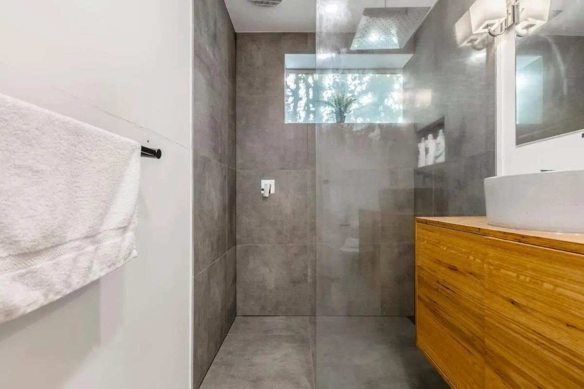 Image 2 of ‘Cedar Loft’ Contemporary Comfort in Leafy St Kilda