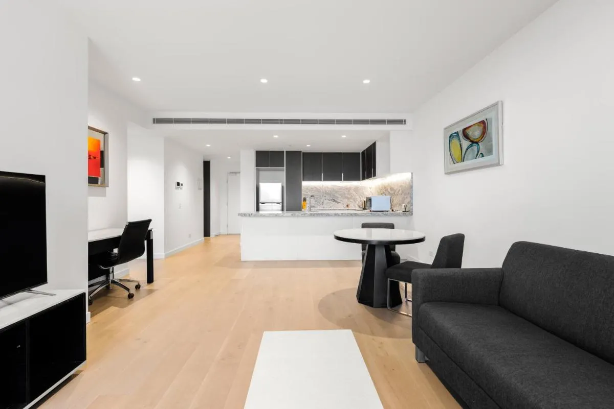 Image 4 of Central 2 Bedroom Apartment Melbourne with Parking