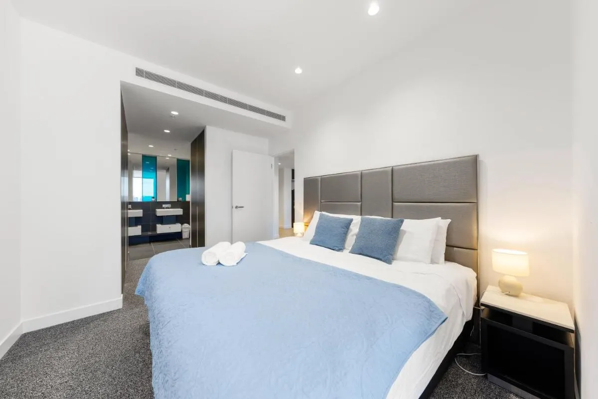 Image 6 of Central 2 Bedroom Apartment Melbourne with Parking