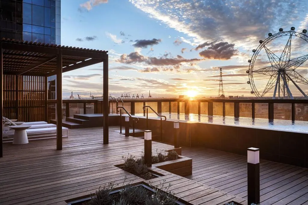 Image 6 of Centrally Located Modern Loft w Free Parking, Infinity Pool, Workspace