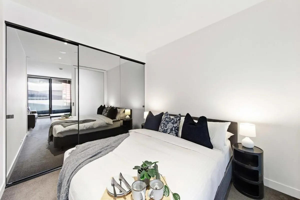 Image 1 of Charming 2BR Apt Near Victoria Market City Views