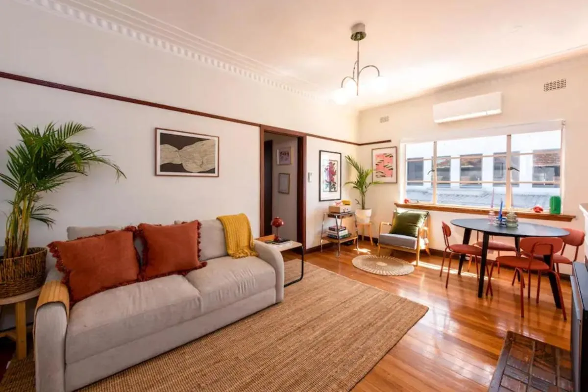 Image 1 of Charming Art Deco Unit in East Melbourne