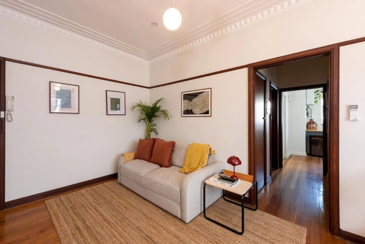 Image 5 of Charming Art Deco Unit in East Melbourne