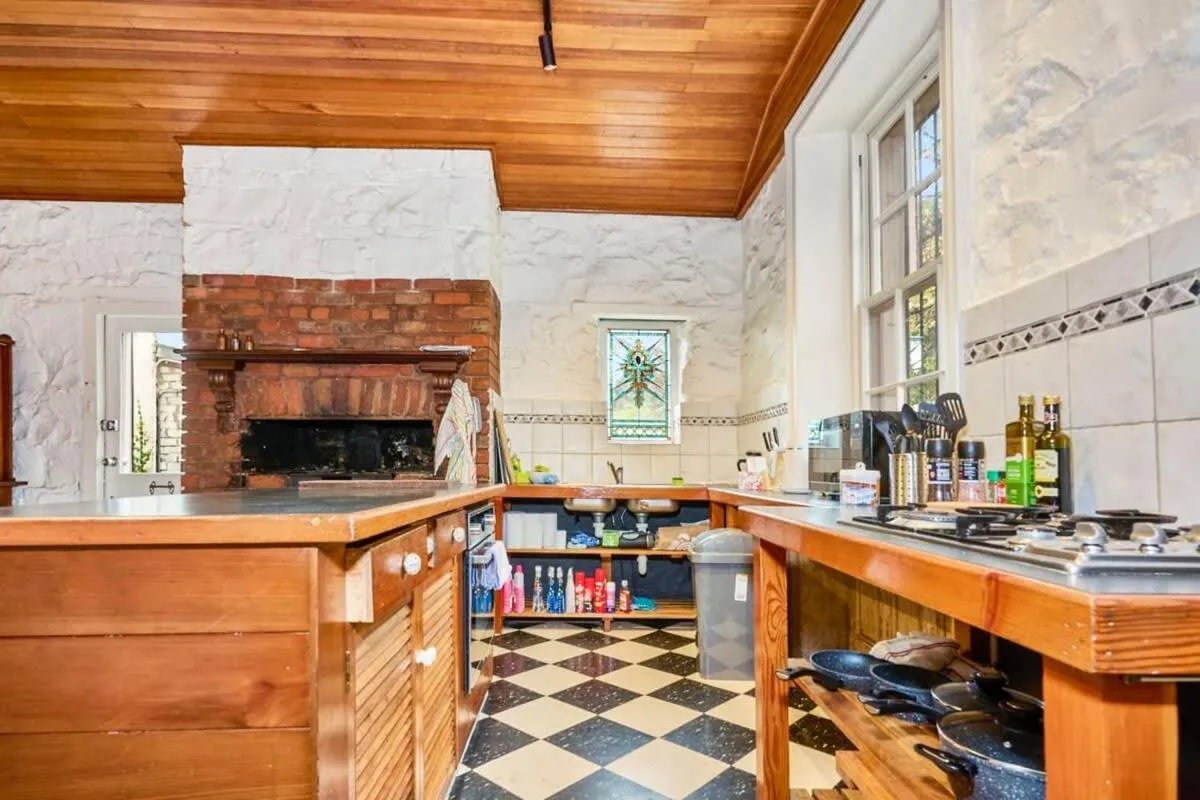 Image 3 of Charming Fitzroy Retreat Art, Dining, Serenity