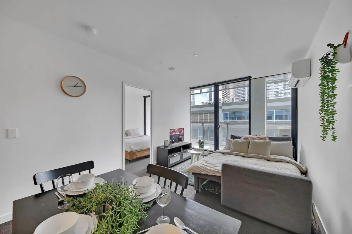 Image 3 of Chic 2BR Apt Right Next to Southern Cross Station