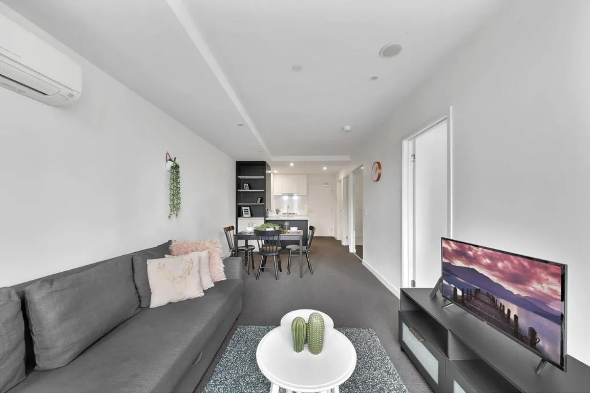 Image of Chic 2BR Apt Right Next to Southern Cross Station