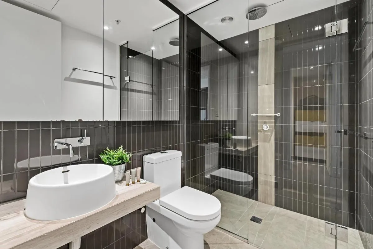 Image 2 of Chic 2 Bed 2 Bath in the Heart of CBD Gym & Pool