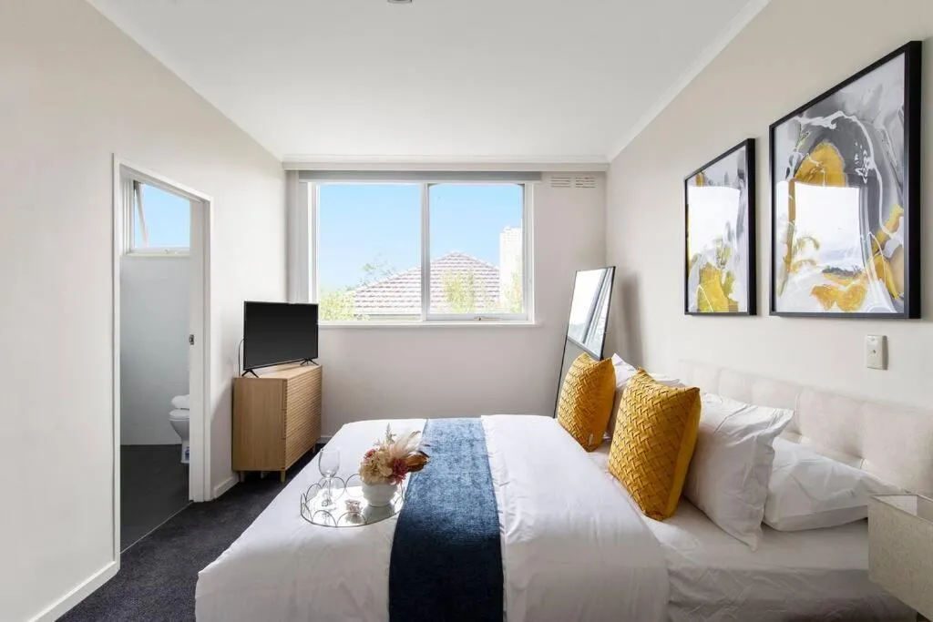 Image 6 of Chic Caulfield North Retreat