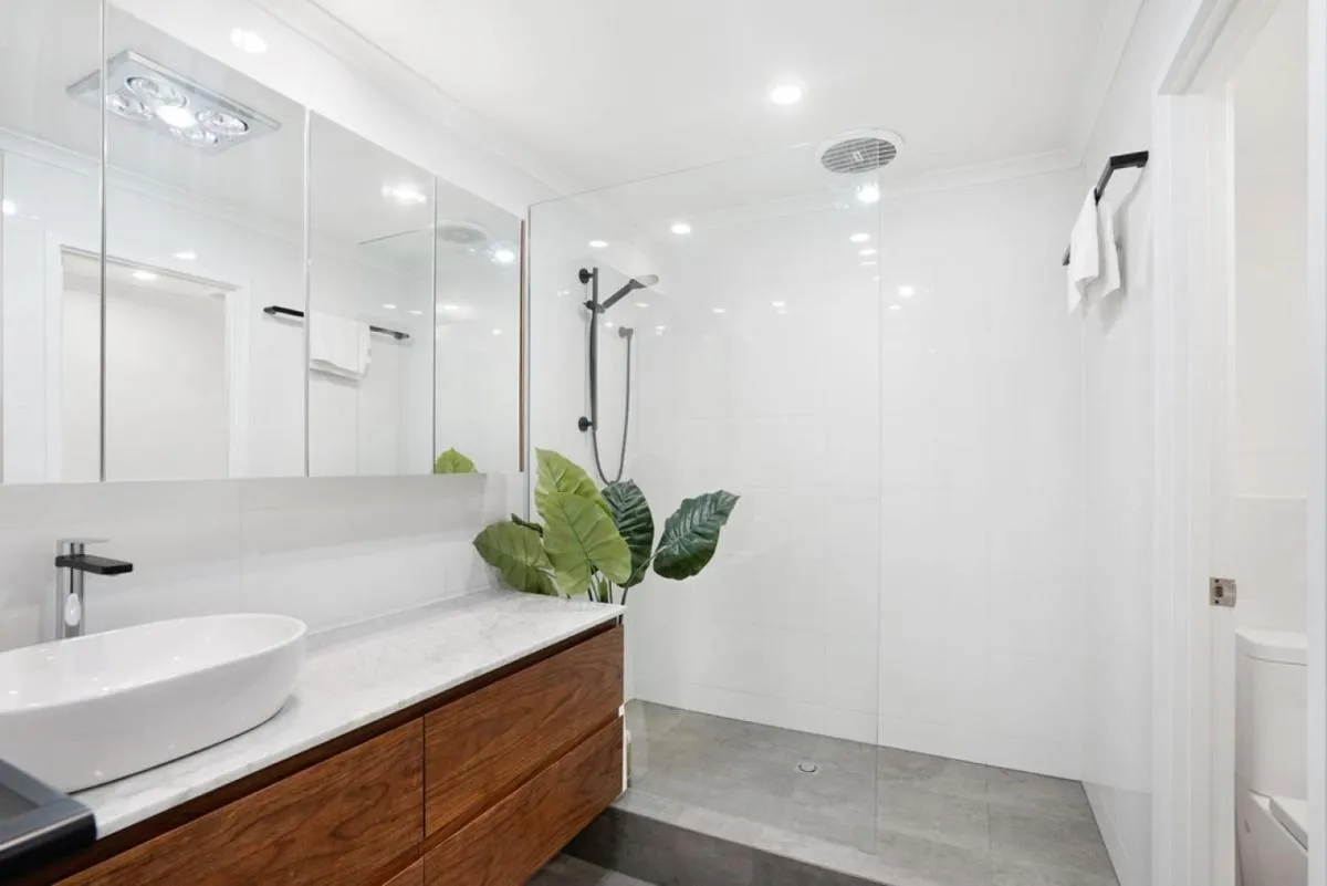 Image 2 of Chic Central Quiet Apt with Free Parking