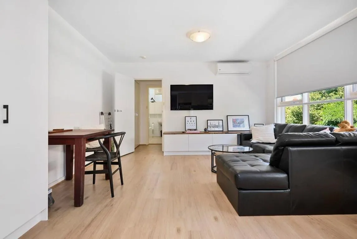 Image of Chic Elwood 1BR Apt with Free Parking