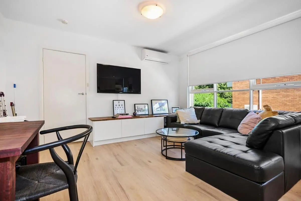 Image 4 of Chic Elwood 1BR Apt with Free Parking