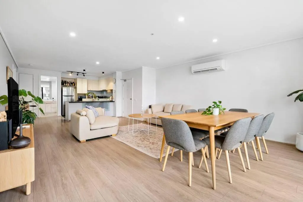 Image 4 of Chic Sthbank 3BR – Pool & Tennis