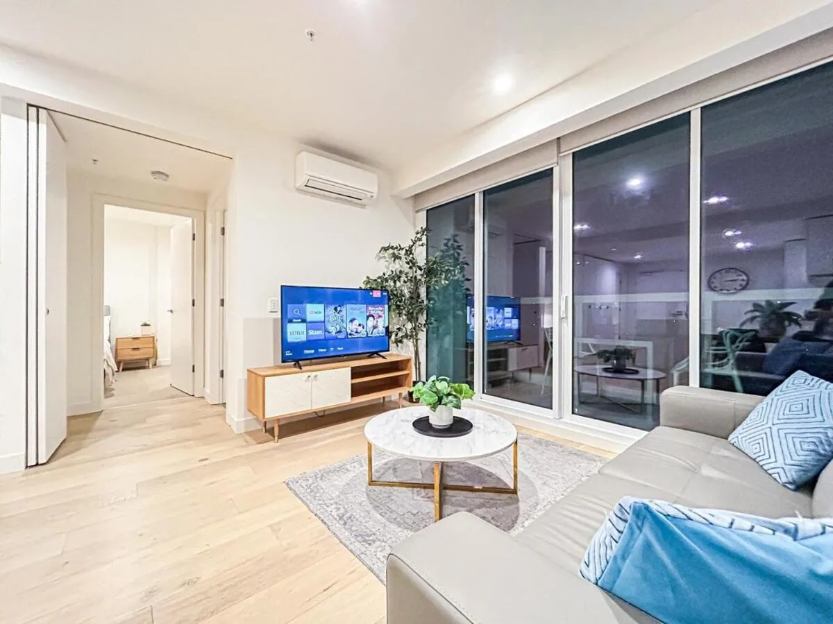 Image 4 of Close To Mel Uni 2br2ba Parking Balconywifigym