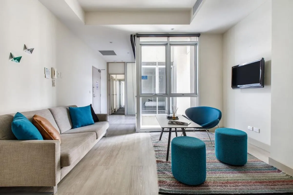 Image 4 of Collins Street Blues – Stay in the Heart of it All