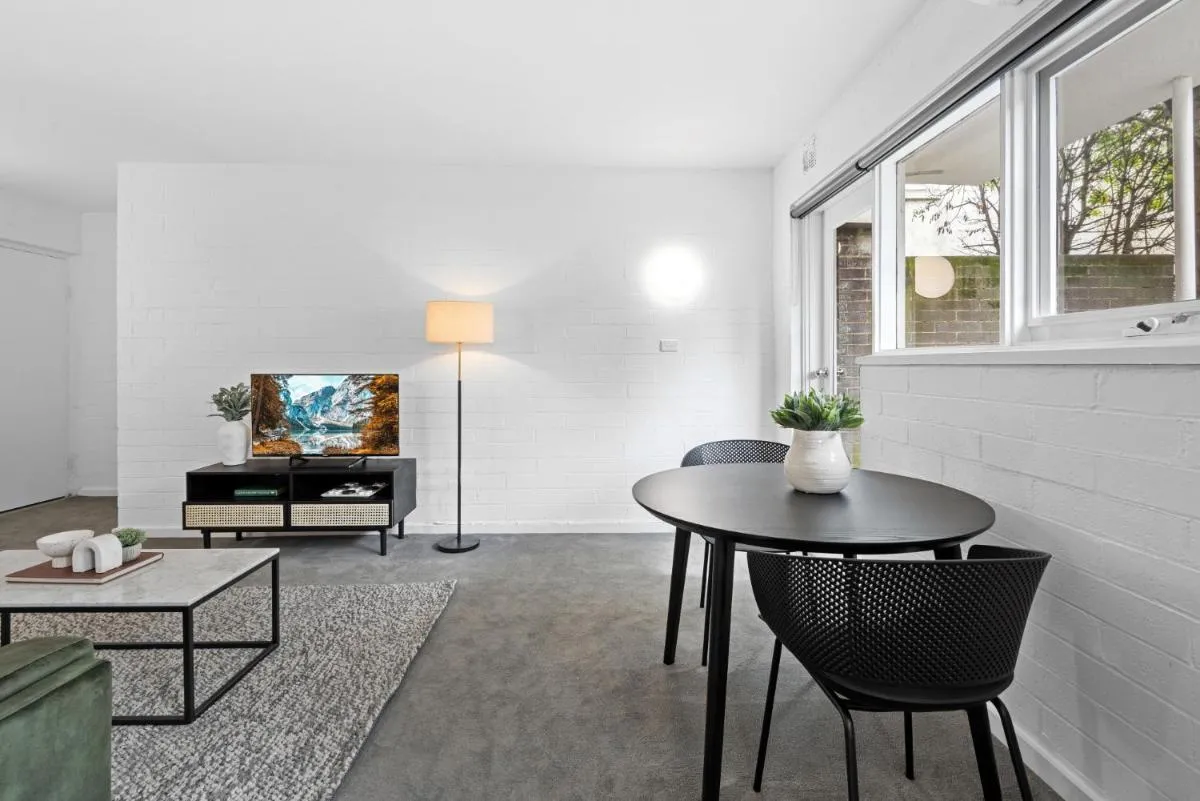 Image 3 of Comfy 1-Bed Apartment with Courtyard Seating