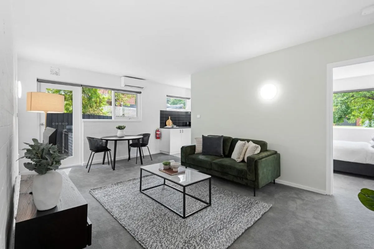 Image 6 of Comfy 1-Bed Apartment with Courtyard Seating