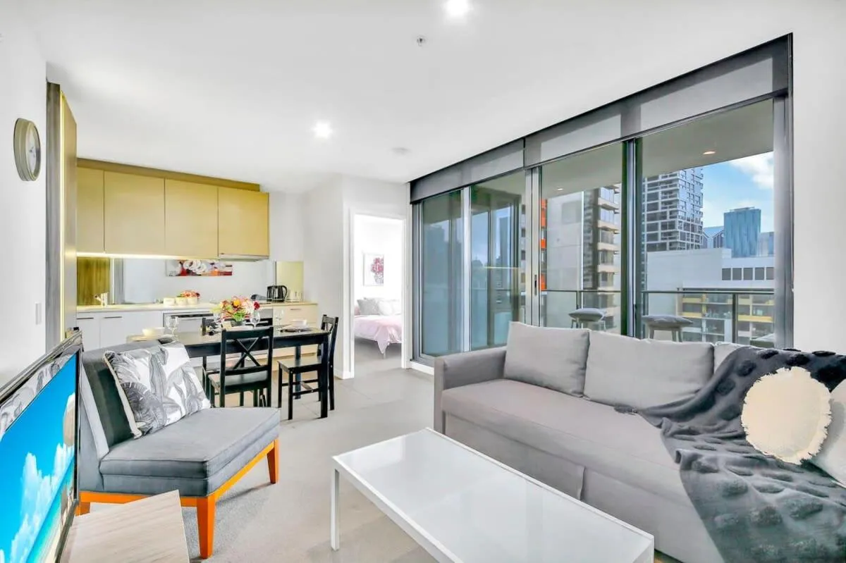 Image 4 of Comfy 2BR Apt Near Southern Cross with City Views