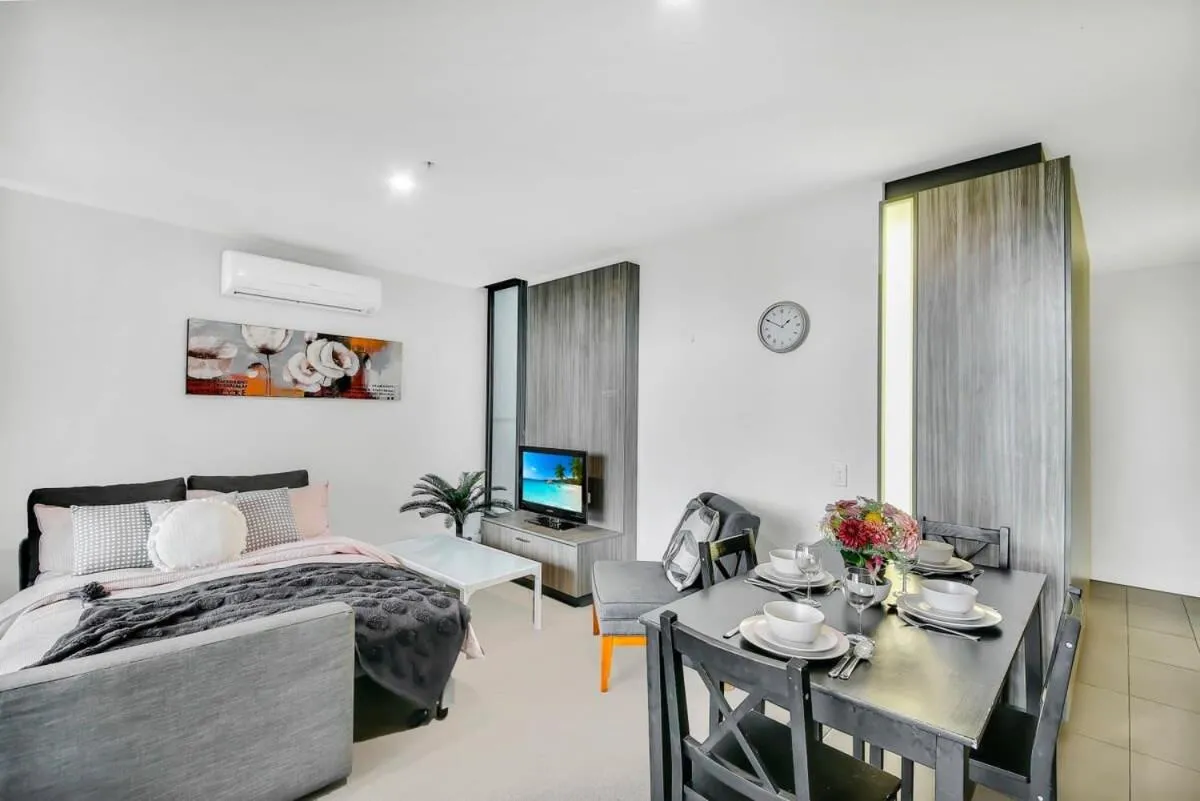 Image 5 of Comfy 2BR Apt Near Southern Cross with City Views