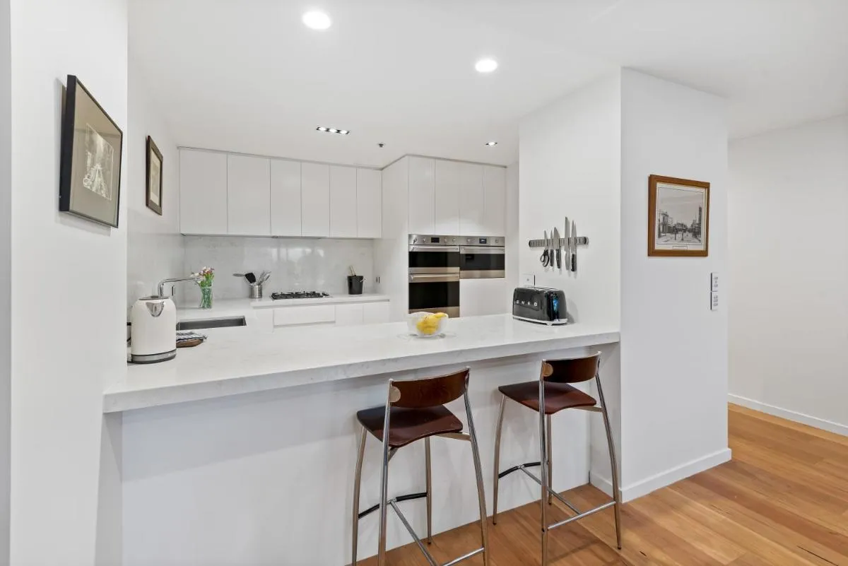 Image 3 of Complete Host Armytage Apartments