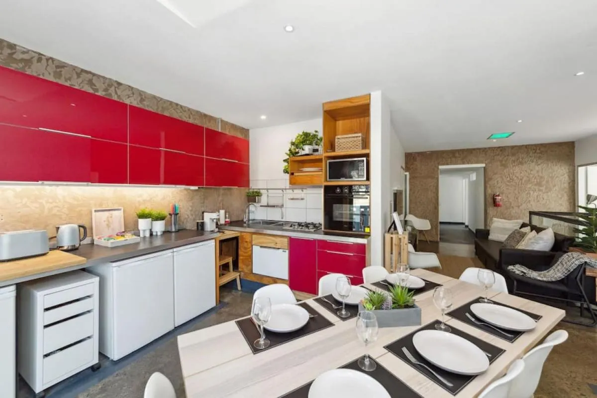Image 3 of Conveniently Located 6 BR Unit