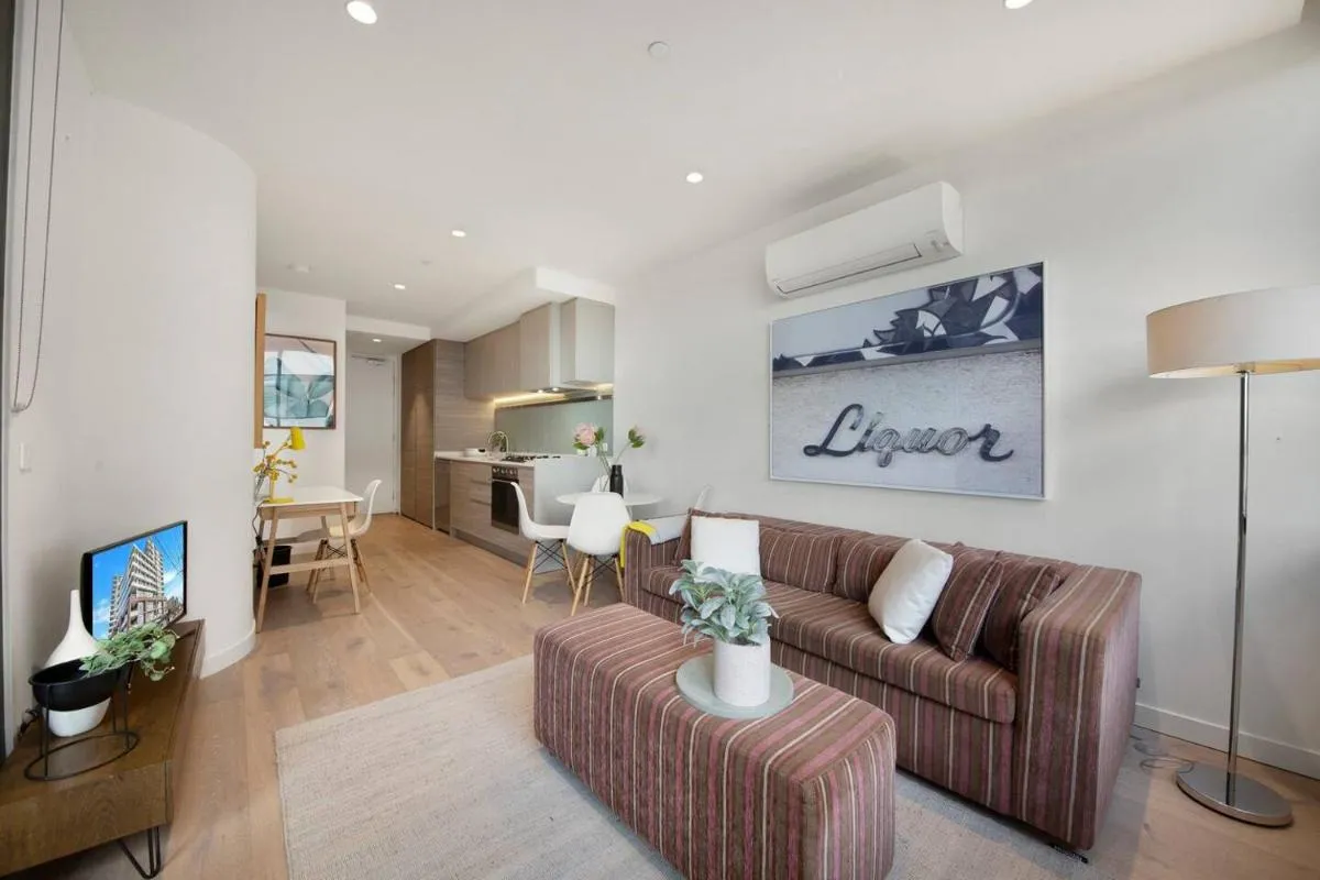 Image 4 of Cool and Contemporary on the City Edge
