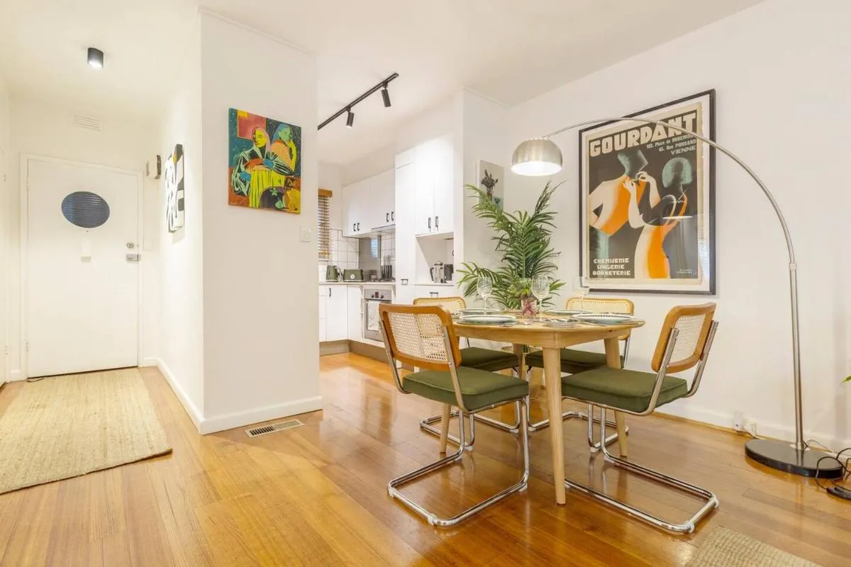 Image 3 of Coolullah Catch – Enjoy Mid-Century Urban Living