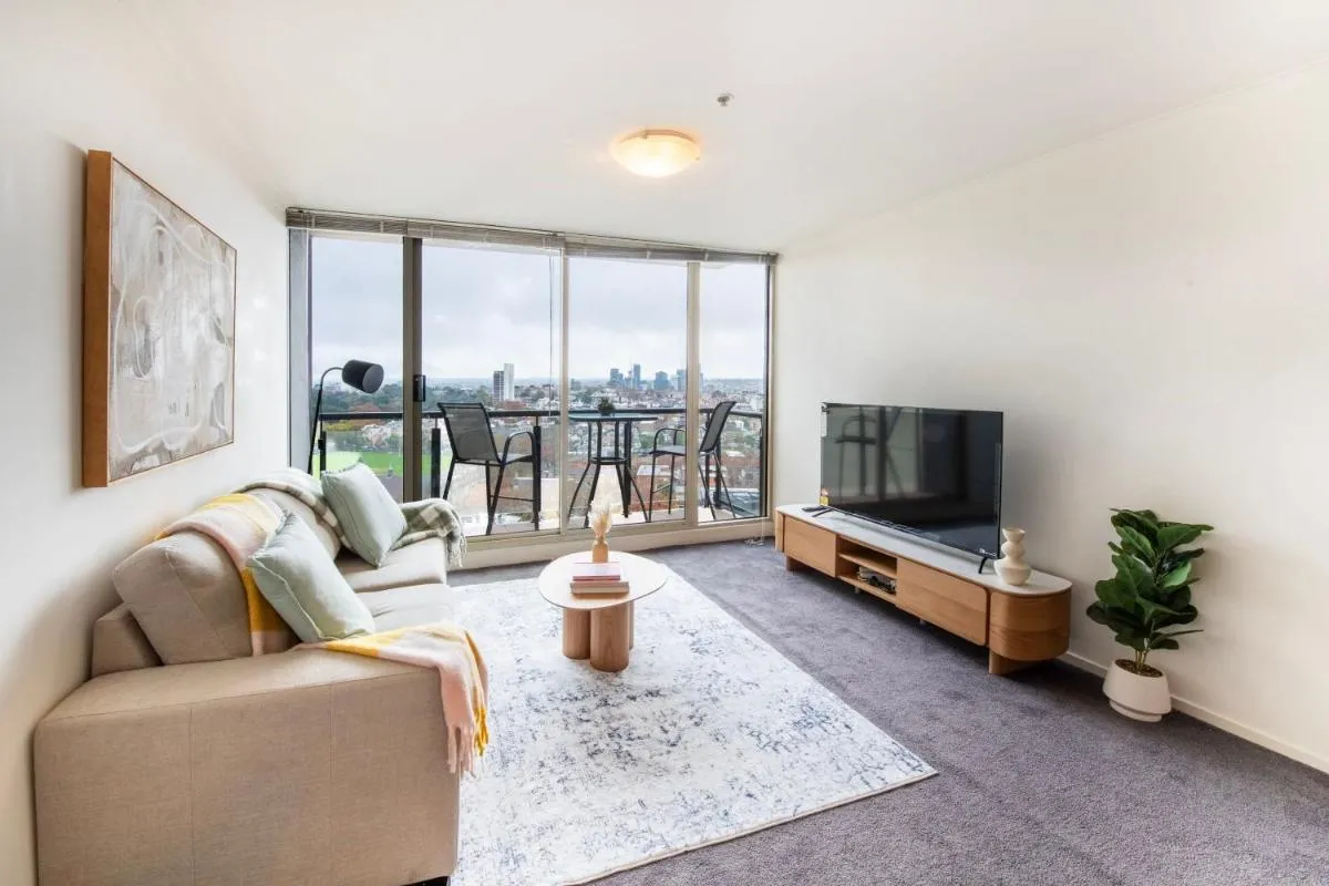 Image 4 of Cosy Gem; Tennis Court & Parking on St Kilda Rd