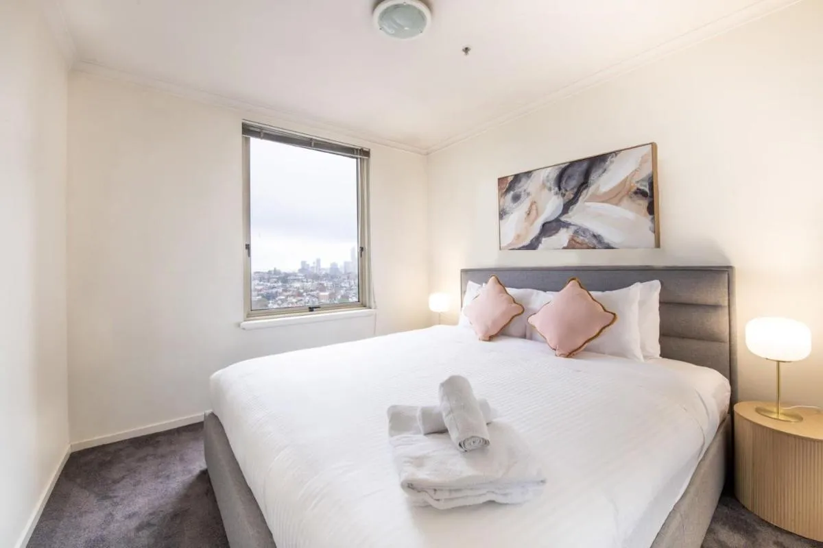 Image 1 of Cosy Gem; Tennis Court & Parking on St Kilda Rd