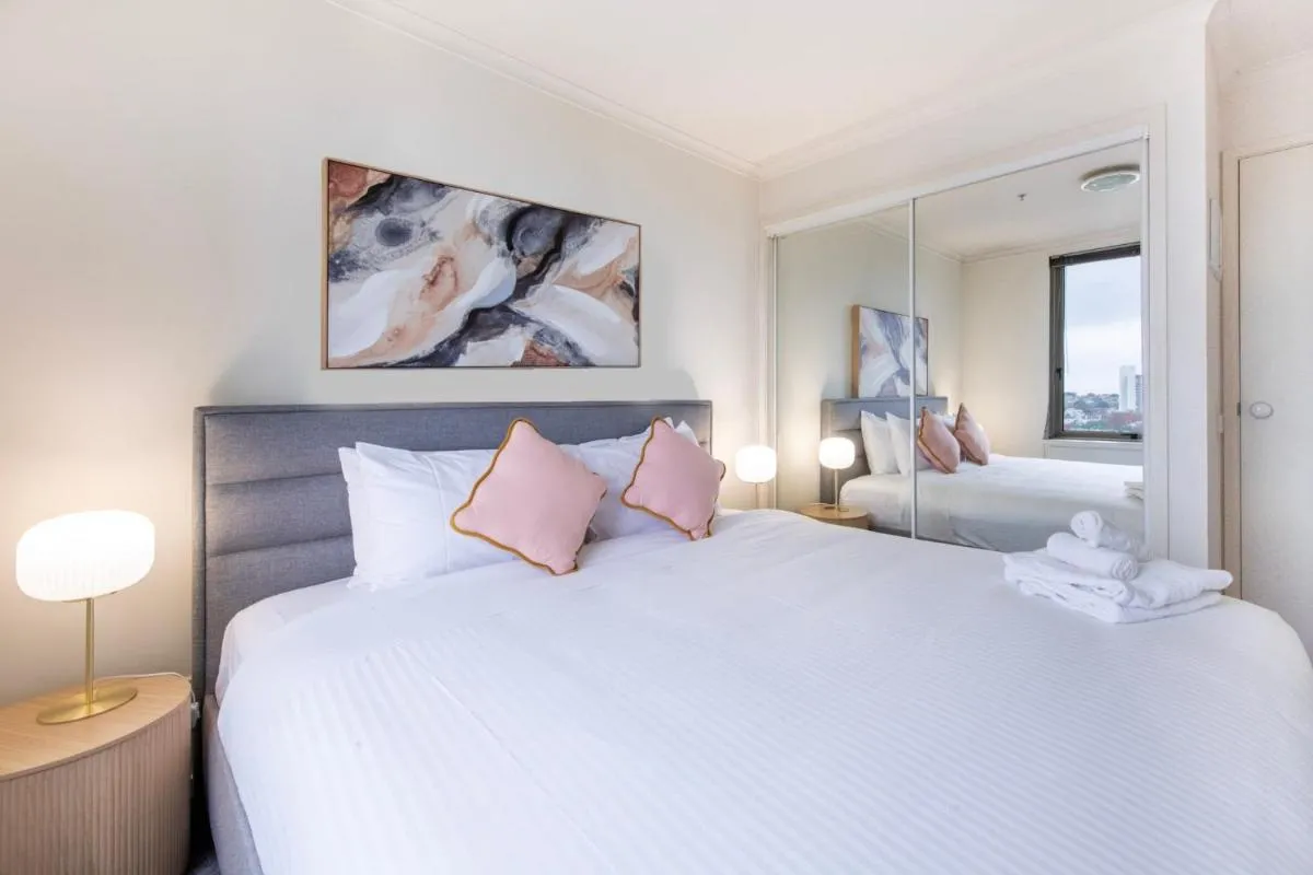 Image 6 of Cosy Gem; Tennis Court & Parking on St Kilda Rd