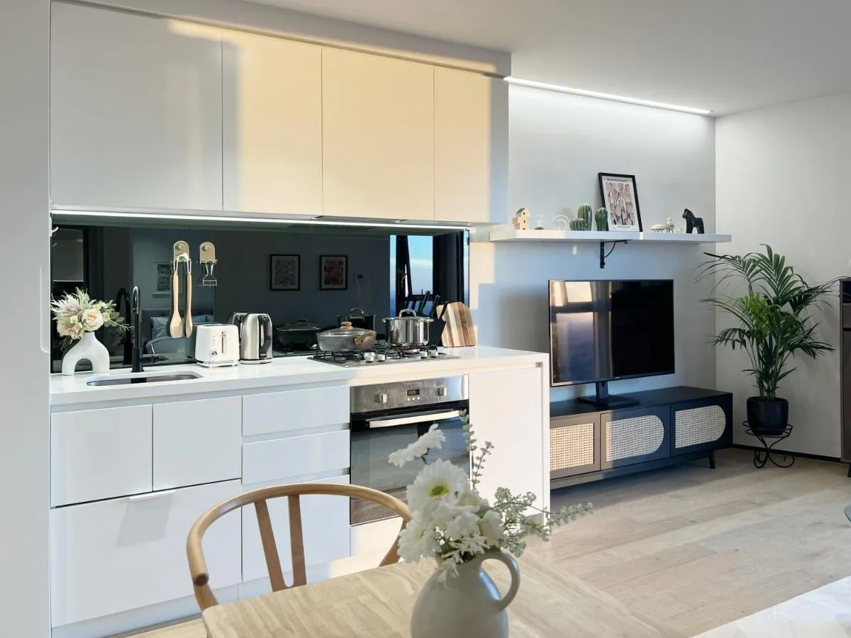 Image 2 of Cozy 1B1B APT with stunning view