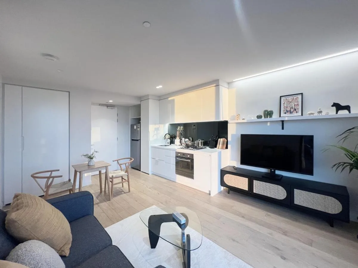 Image 3 of Cozy 1B1B APT with stunning view