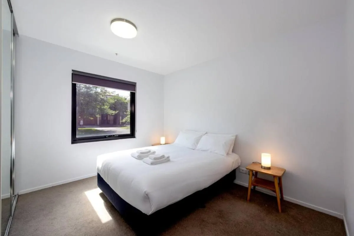 Image 2 of Cozy 1Bed Unit in leafy Carlton – 10 mins from CBD