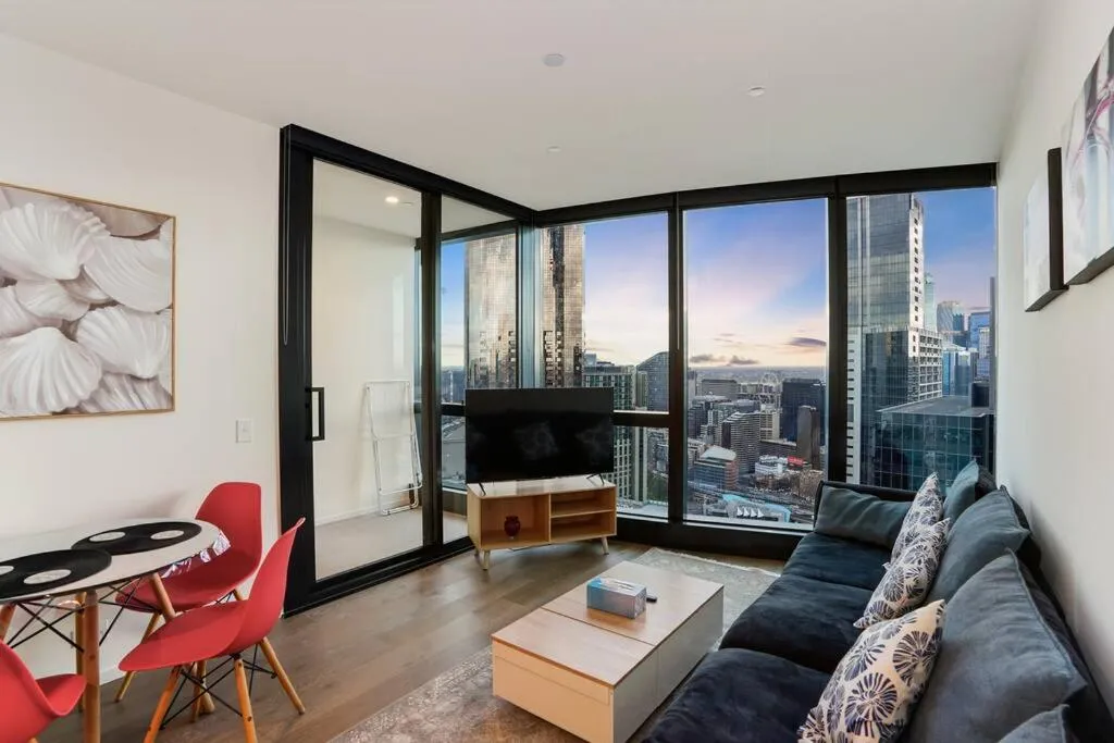Image 4 of Cozy-Brilliant Natural Light Near Crown &City 1B1B