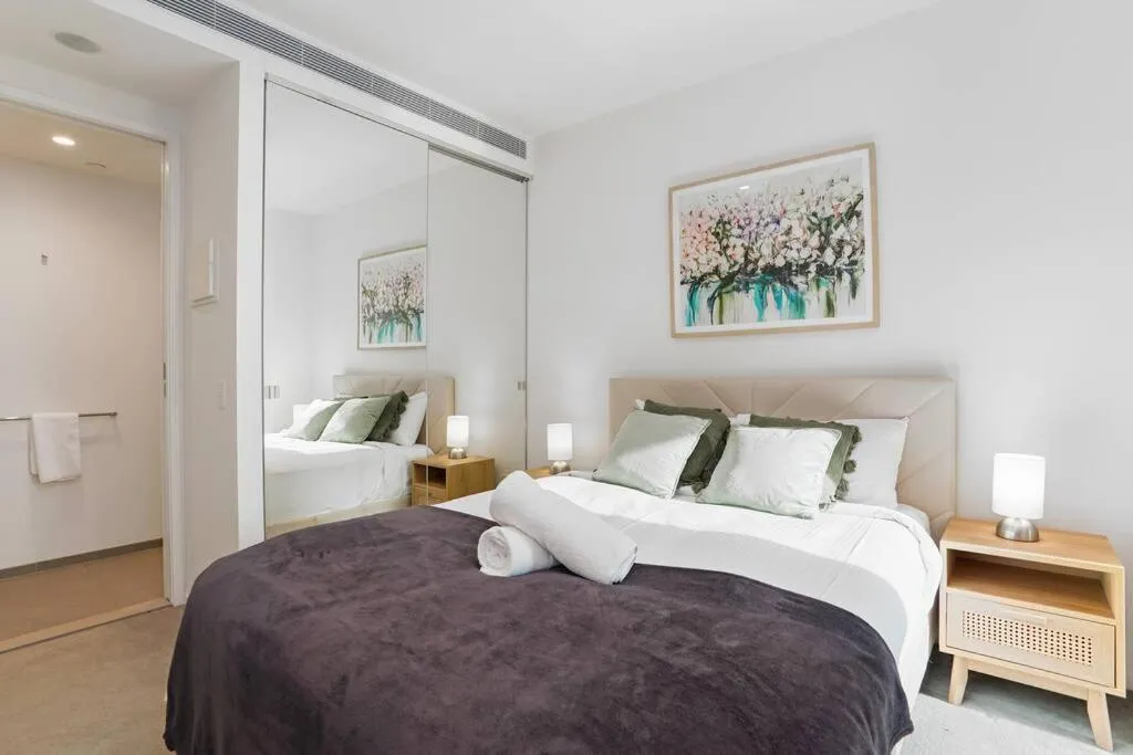 Image 1 of Cozy-Brilliant Natural Light Near Crown &City 1B1B