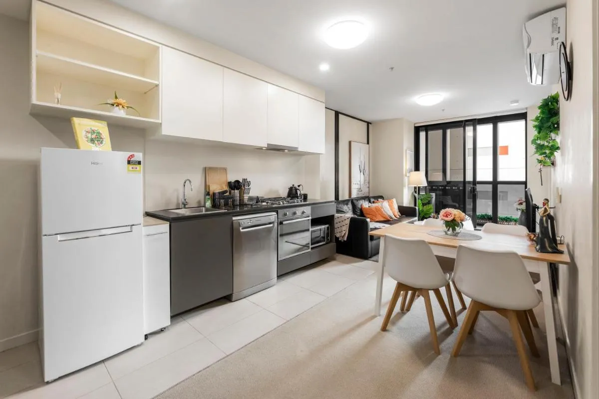 Image 4 of Cozy CBD 2 Bedroom Apartment with car park