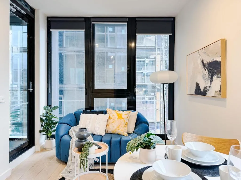 Image of Elegant 2BR Skyline Apt Free Parking