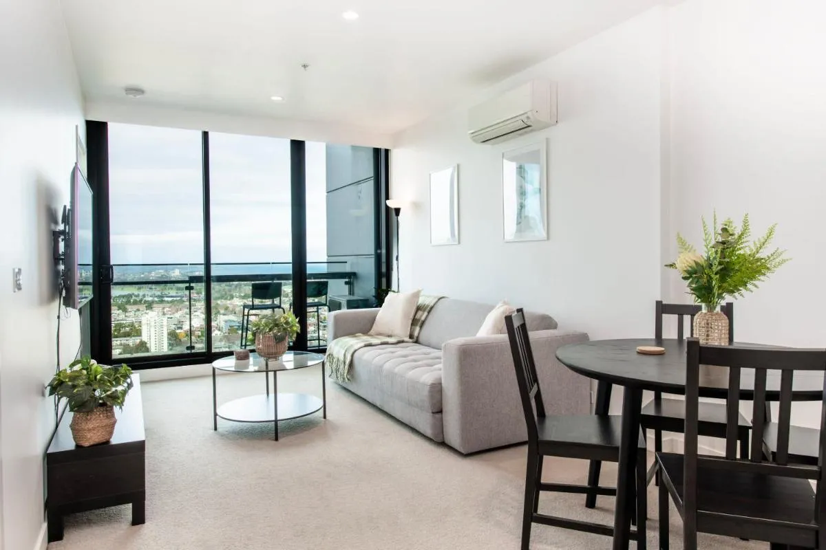 Image 4 of Elegant 2-Bed Apartment with Stunning City Views