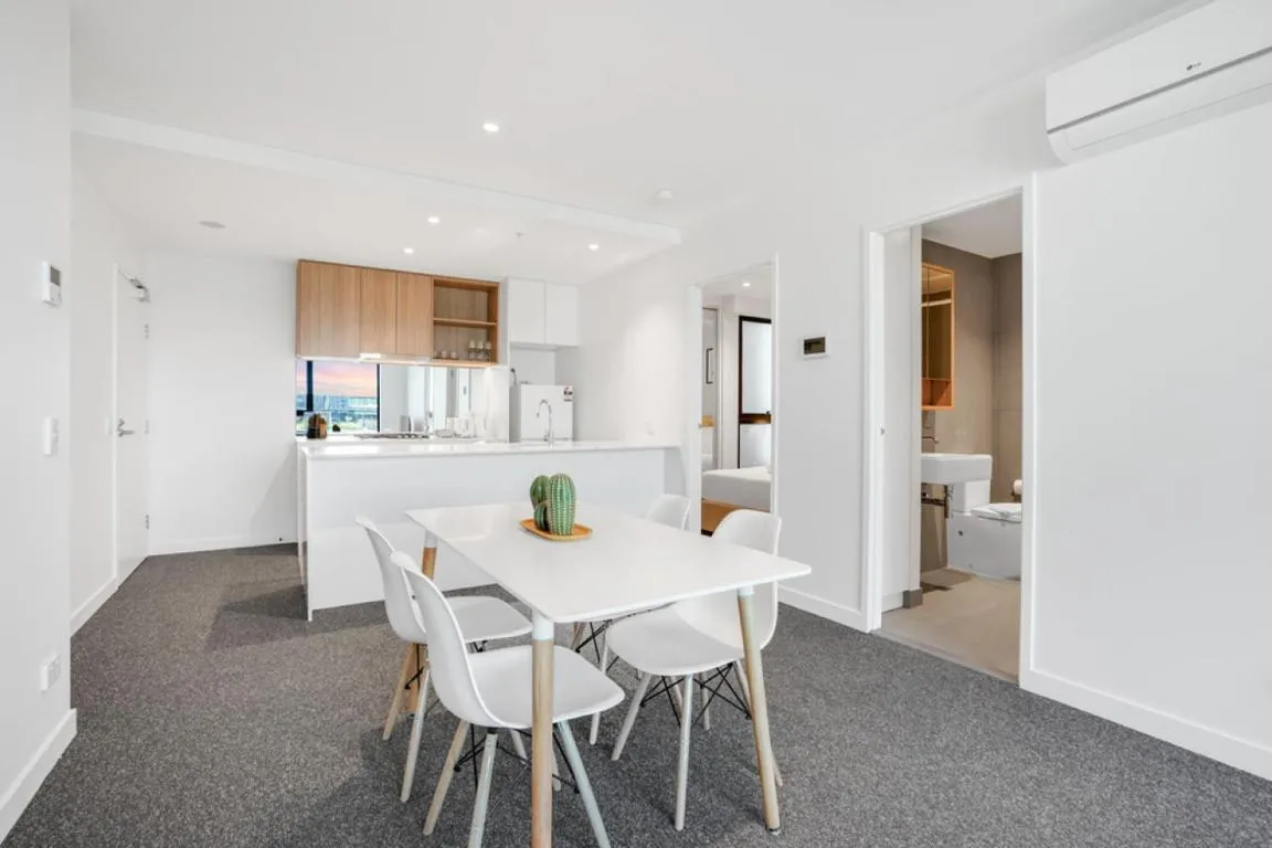 Image of Elegant Stature Building Luxury apartment