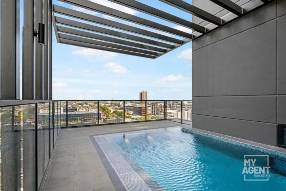 Image 3 of Elegant Stature Building Luxury apartment