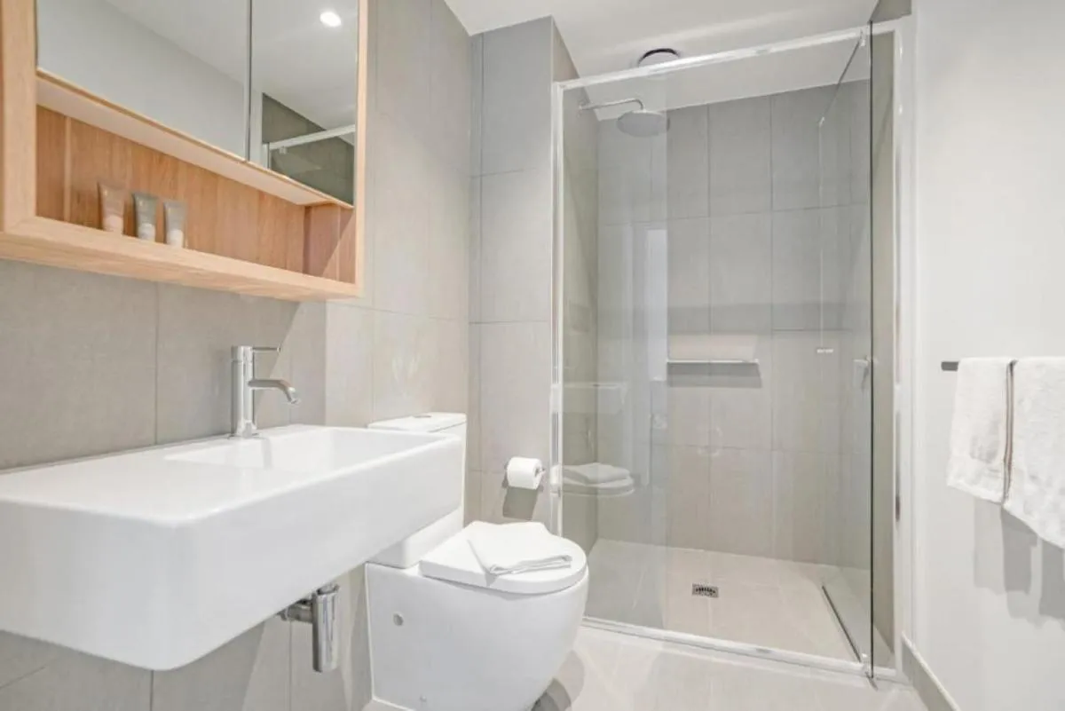 Image 2 of Elegant Stature Building Luxury apartment