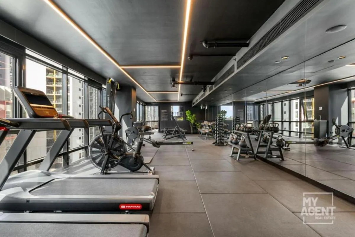Image 5 of Elegant Stature Building Luxury apartment