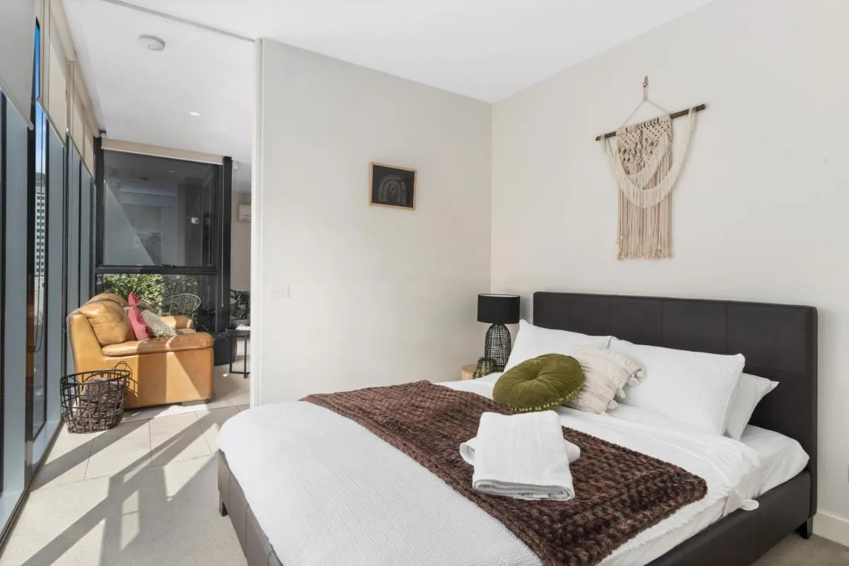 Image 1 of Escape To Melbourne – Stylish 1 Bedroom-Gym – Aircon -Balcony